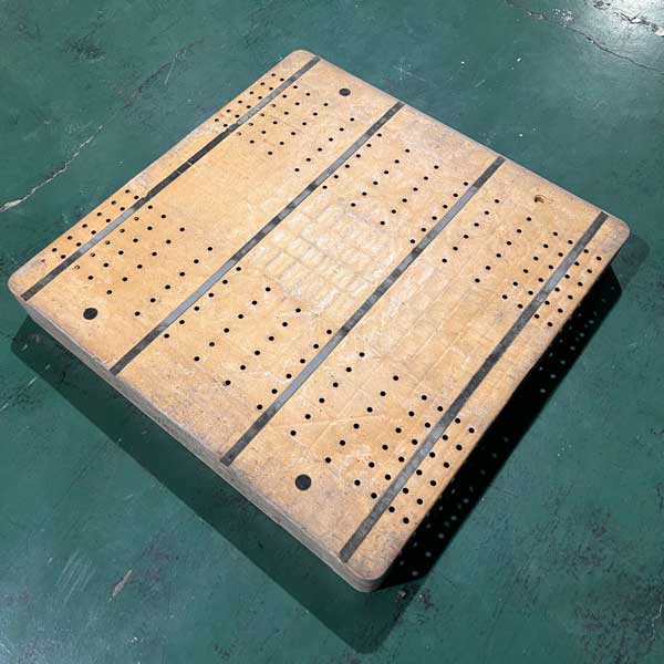 【中古・同一規格品】プラスチックパレット　1100×1100　両面使用（ハンドリフト使用不可）【熊本市南区】p-00024　※10枚からのご注文